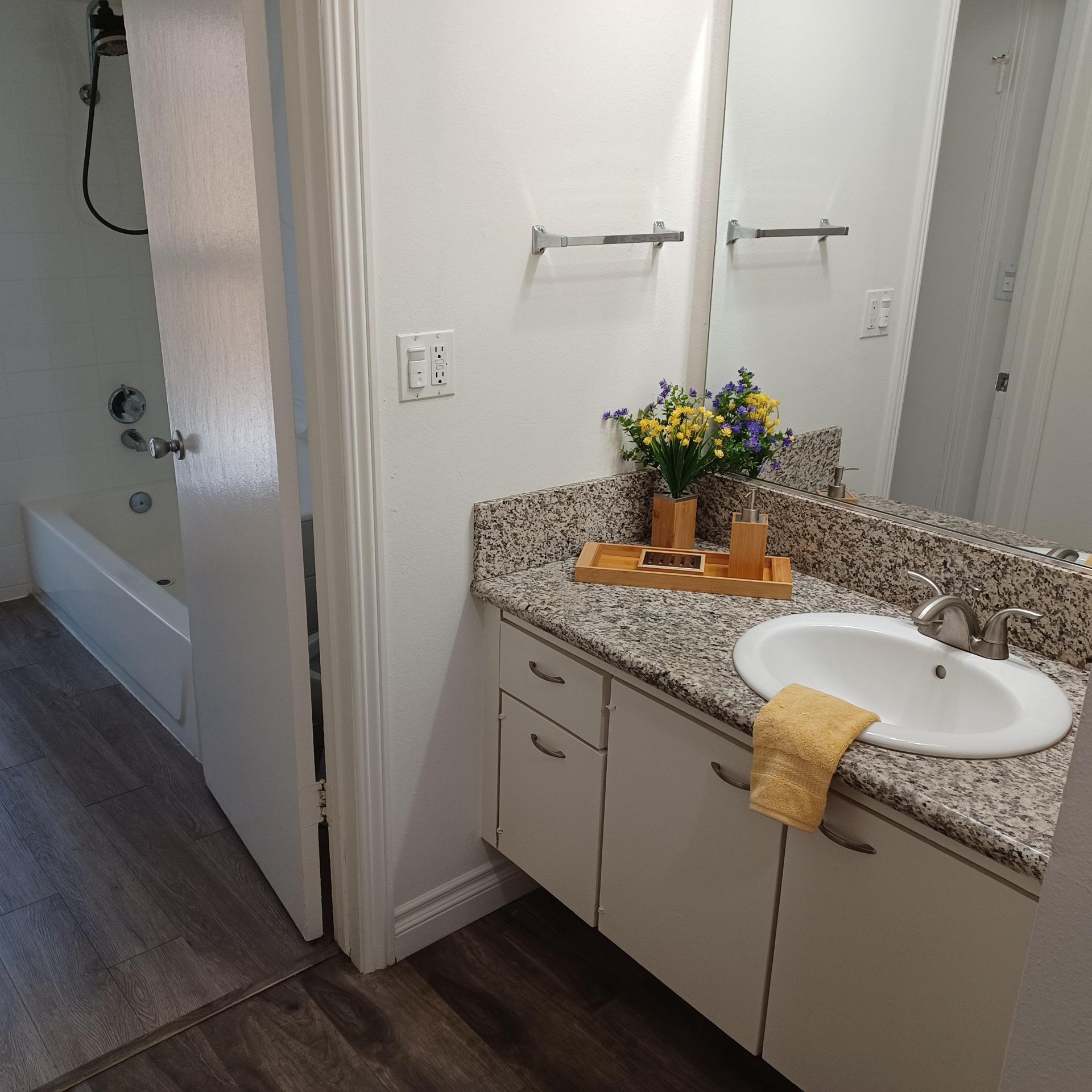 Building Photo - 4901 Heil Ave