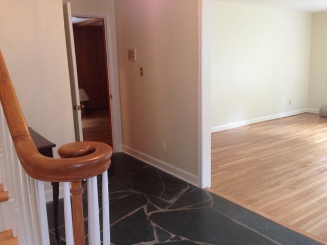 Building Photo - 4 BR home in NW school district--Lawn Serv...