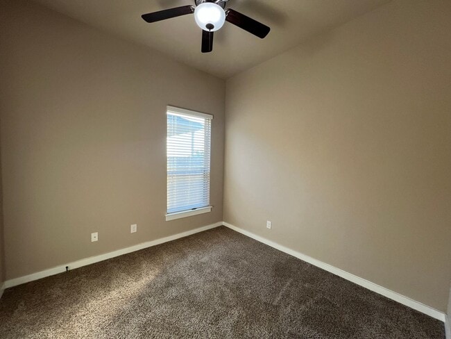 Building Photo - Luxury 3 Bed-2 Bath Duplex in NBTX!