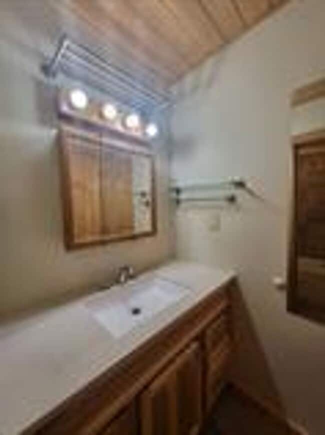 Building Photo - BEST DEAL IN SUMMIT !  Sunlight from all sides of the building!  Balcony! In unit washer dryer! B...