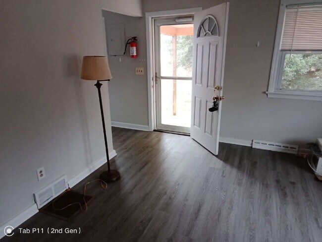 Building Photo - For Rent - 2 bedroom 1 bath Bungalow in Gibbstown, NJ