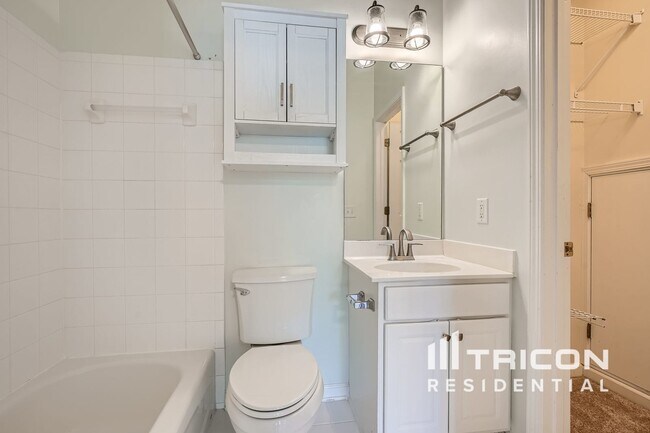 Building Photo - 712 Gardenside Cir SE