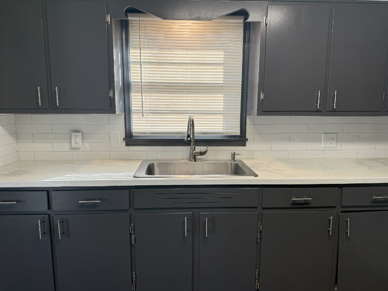 Building Photo - 4005 Hartman Cir