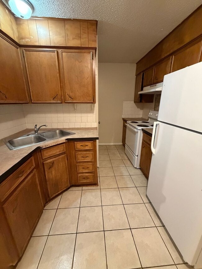 Building Photo - Cute one bedroom