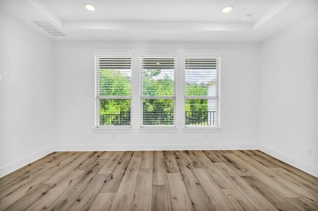 Building Photo - 1304 Brescia Walk