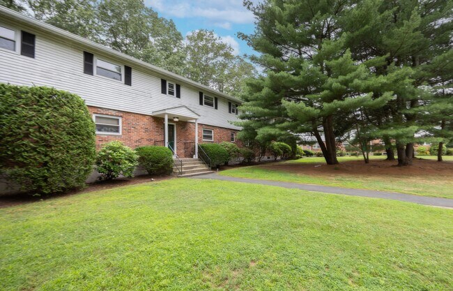 Building Photo - 486 Oak Ave