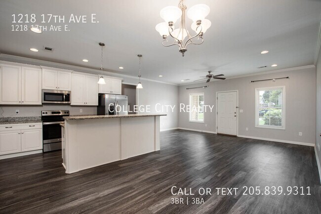 Building Photo - 1218 17th Ave E