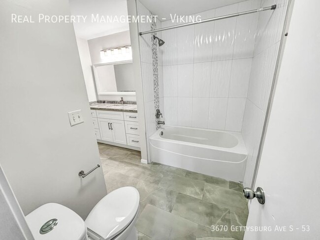 Building Photo - Renovated 2 Bed 1.5 Bath 1 Car Garage! - D...