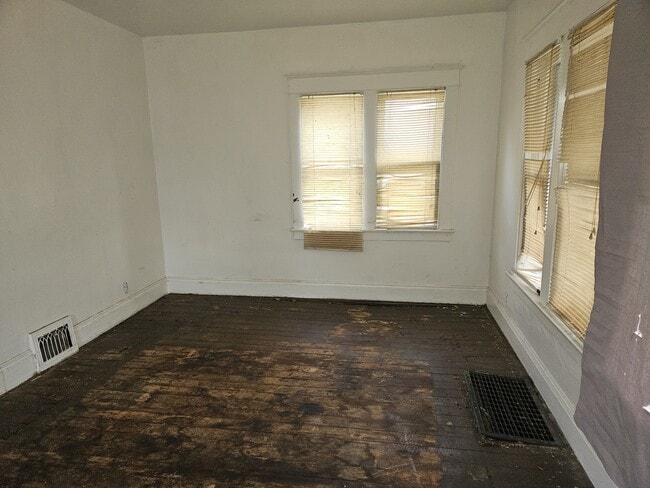 Building Photo - 3273 N Detroit Ave