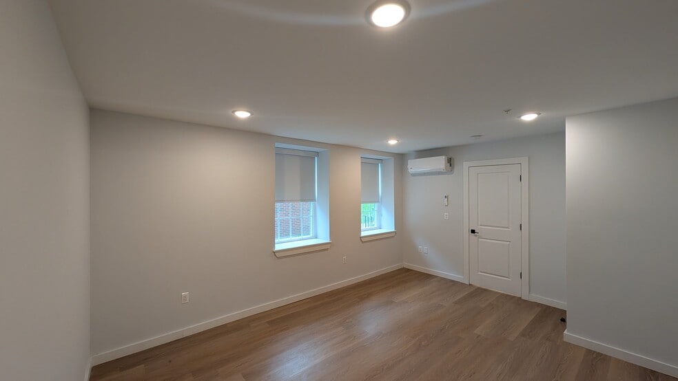 Building Photo - 55 Tunxis Ave