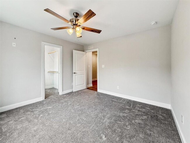 Building Photo - 3009 Ridge Dr