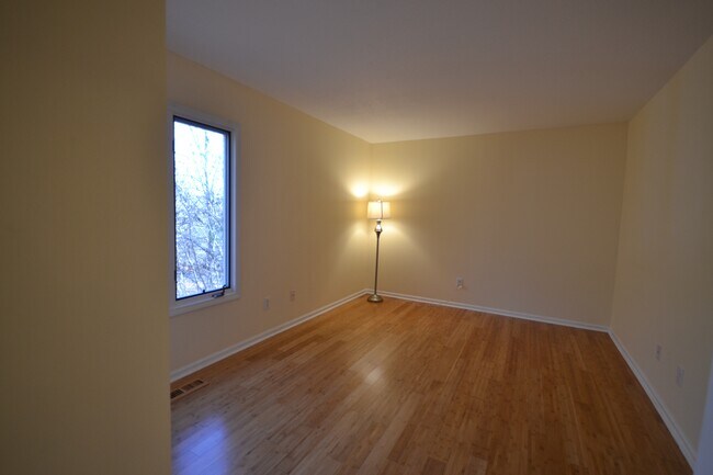 Building Photo - 100 Hyde Ave