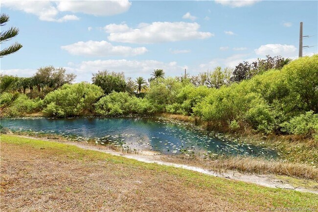 Building Photo - 5628 SW Gray Fox Dr