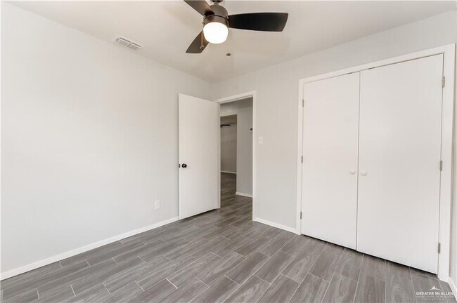 Building Photo - 25 Quince Ave