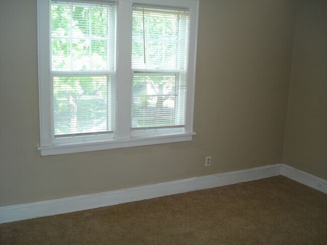 Building Photo - 400-402 Burr