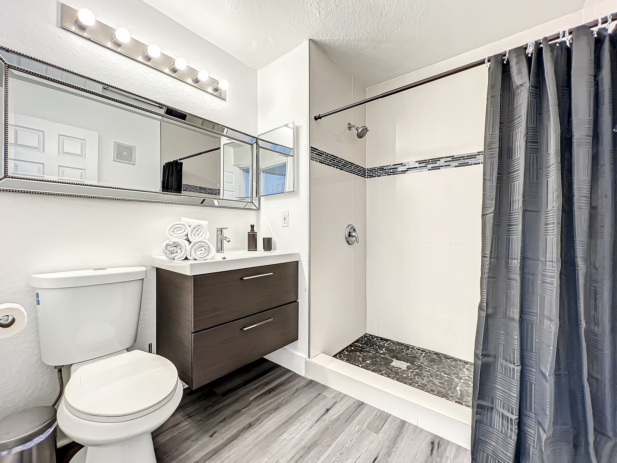 1 bathroom Condo - 7630 Pissarro Dr