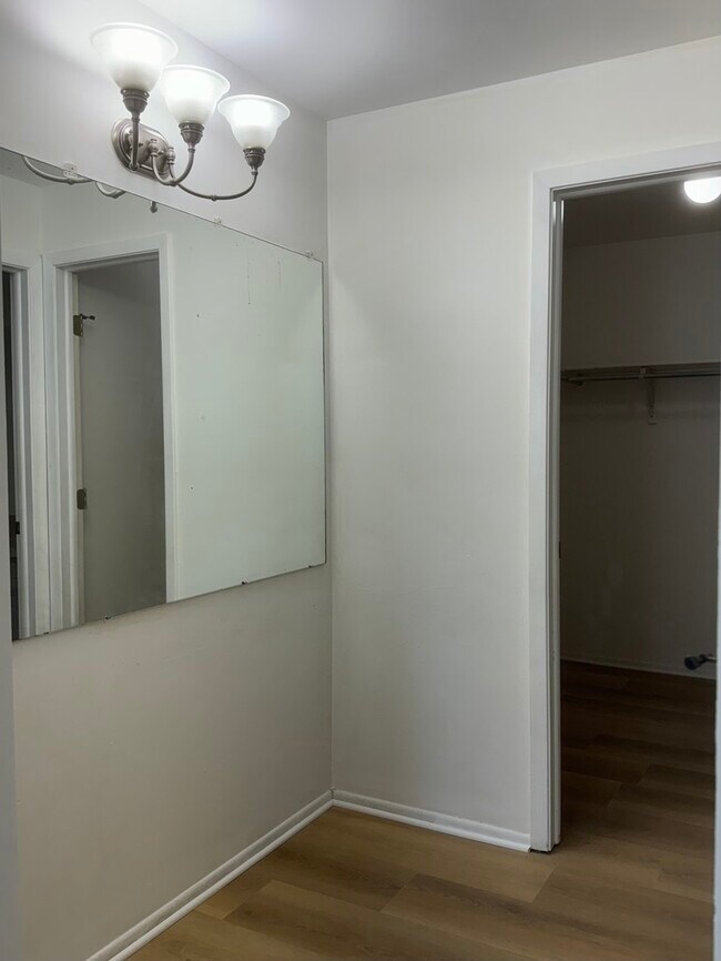 Building Photo - 1077 Auburn Ln