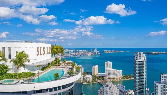 Building Photo - 801 S Miami Ave