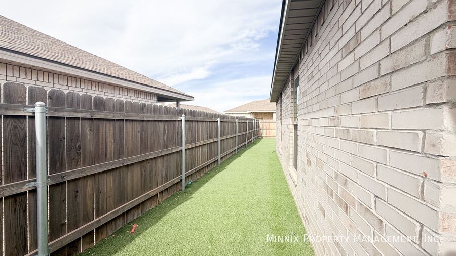 Building Photo - 2139 Kokomo Ave