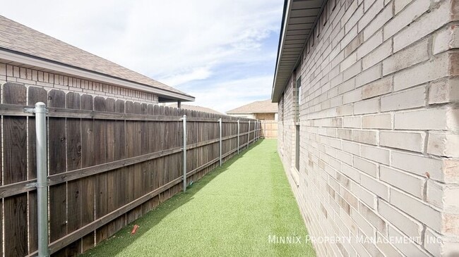 Building Photo - 2139 Kokomo Ave