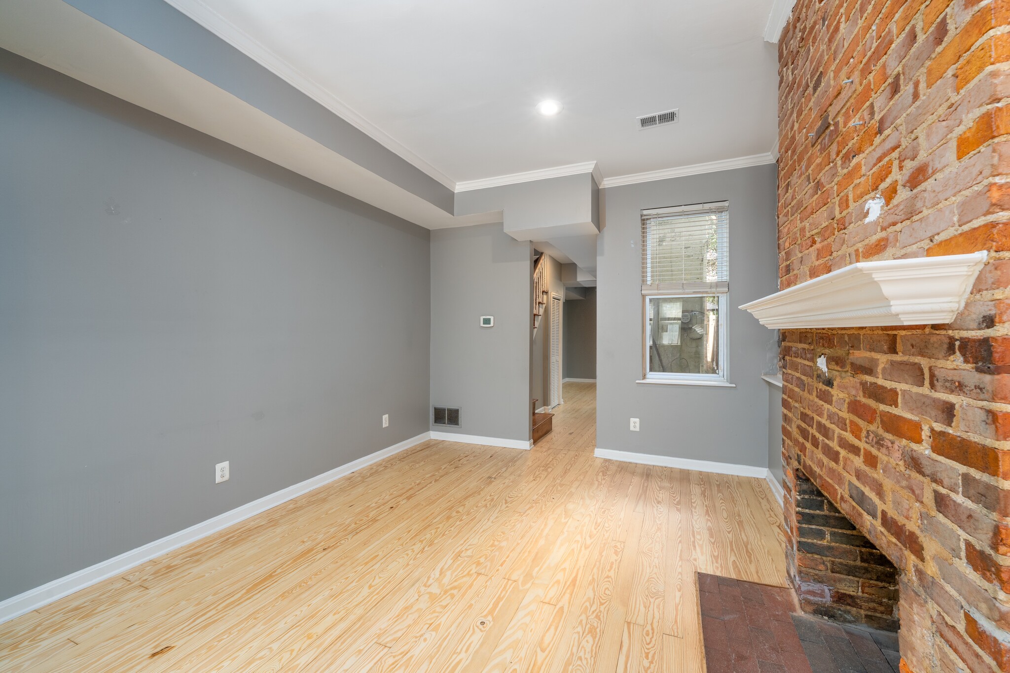 Building Photo - 926 S Hanover St