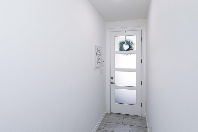 Building Photo - 9903 Bijan Dr