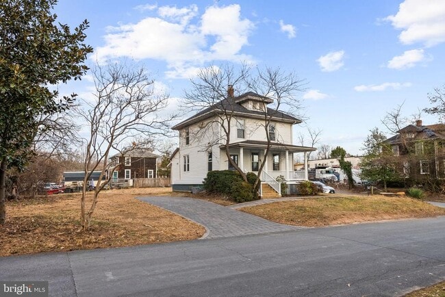 Building Photo - 10512 Warfield St