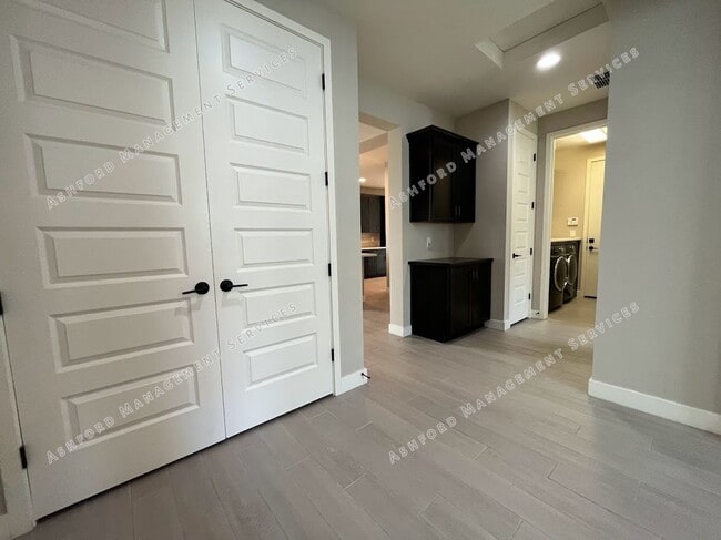 Building Photo - BEAUTIFUL 3 BEDROOM 2 BATHROOM HOME IN PEORIA