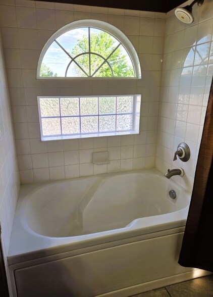 Building Photo - 5263 Bahama St