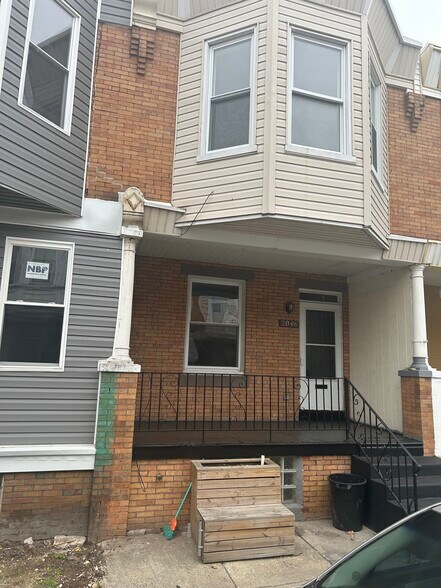 Building Photo - 2048 S Alden St