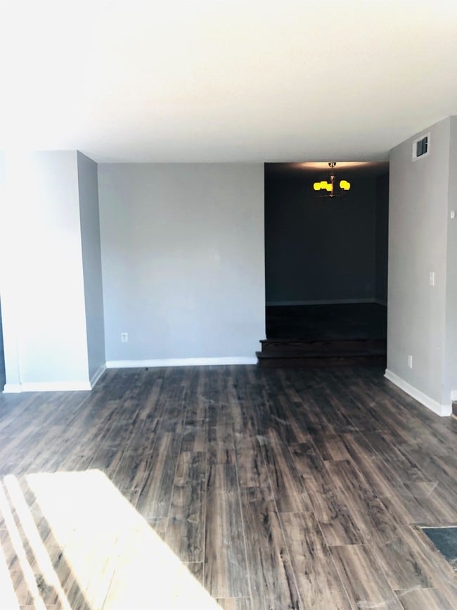 Building Photo - 3602 Gillham Rd
