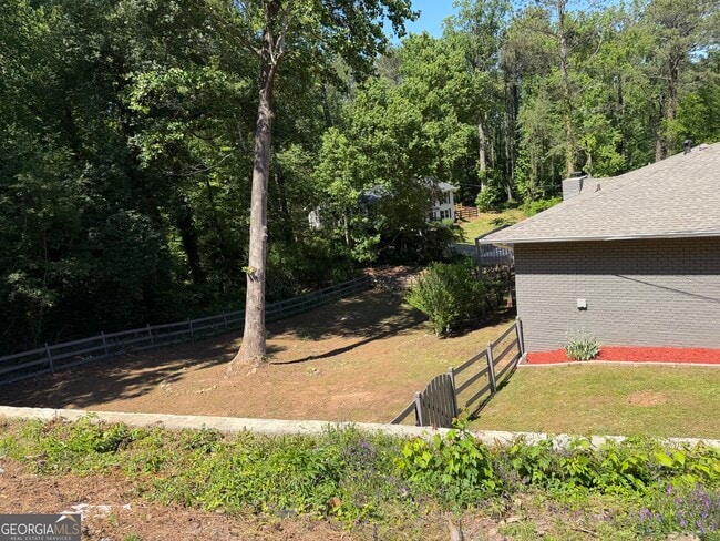 Building Photo - 3336 Camelot Dr NE