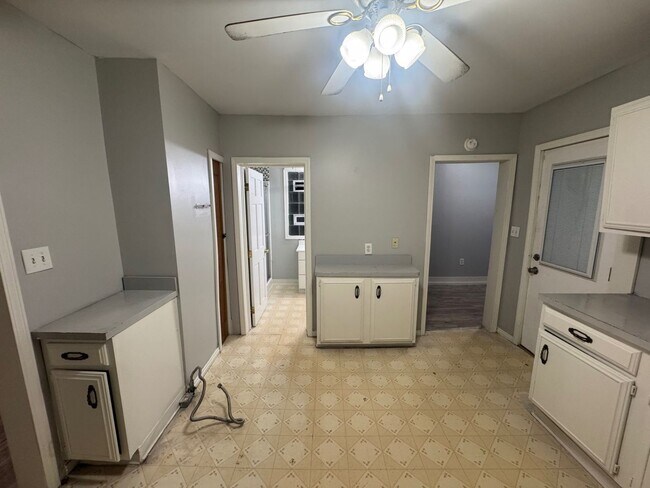 Building Photo - 7602 Wentworth Ave