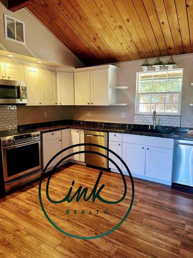 Building Photo - Spacious Corner Lot near Foothills