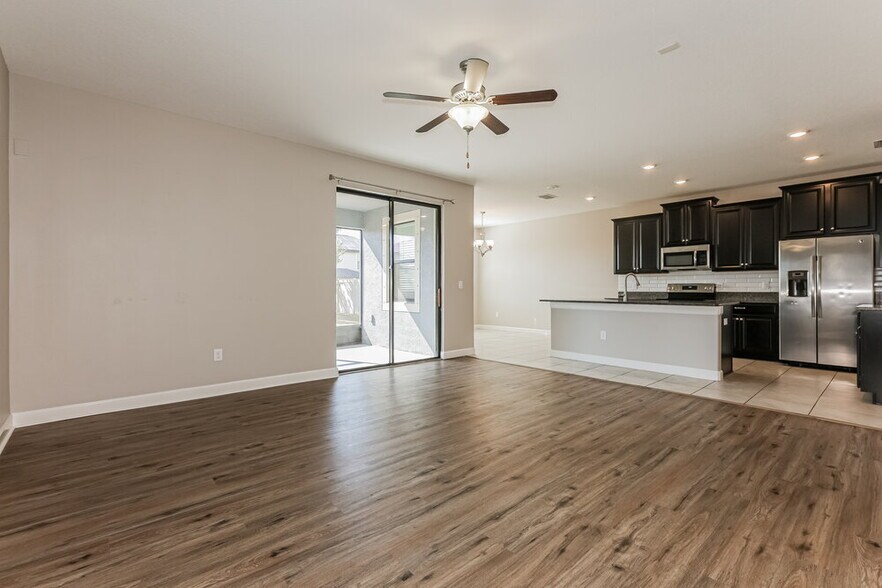 Building Photo - 9935 Ivory Dr