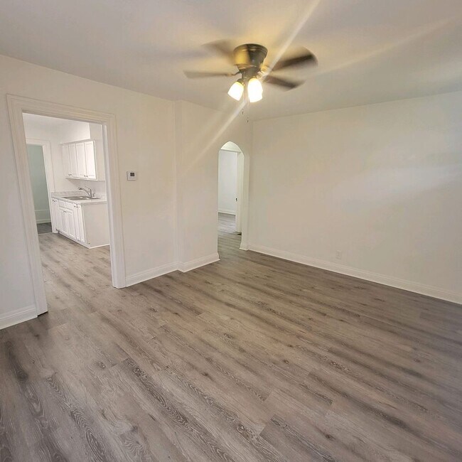 Building Photo - 1018 Berry Blvd