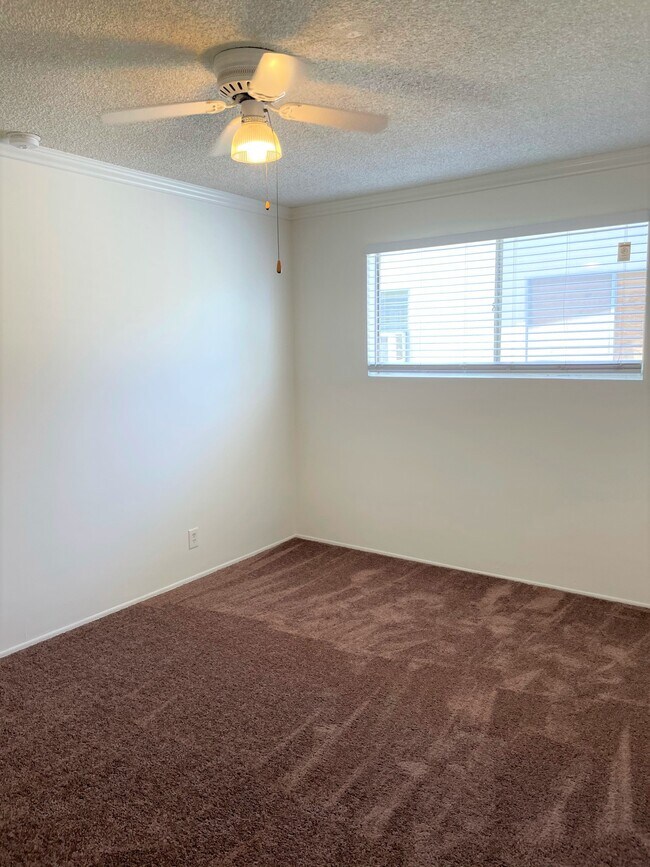 Building Photo - 4916 Hazeltine Ave