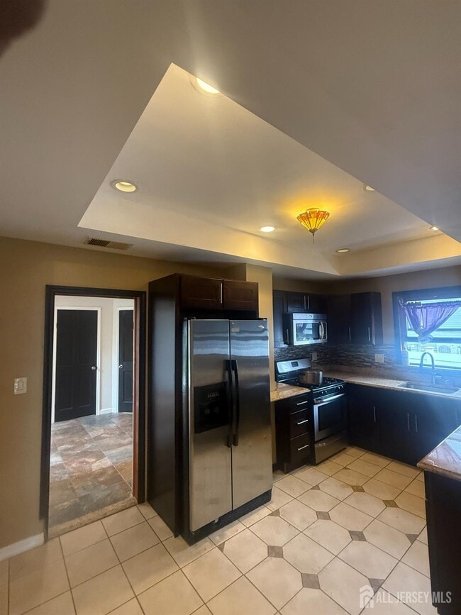 Building Photo - 64 Fiat Ave