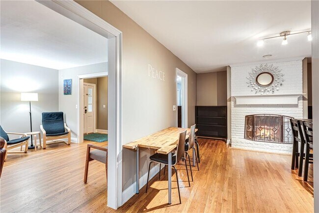 Building Photo - 1973 Desmond Dr