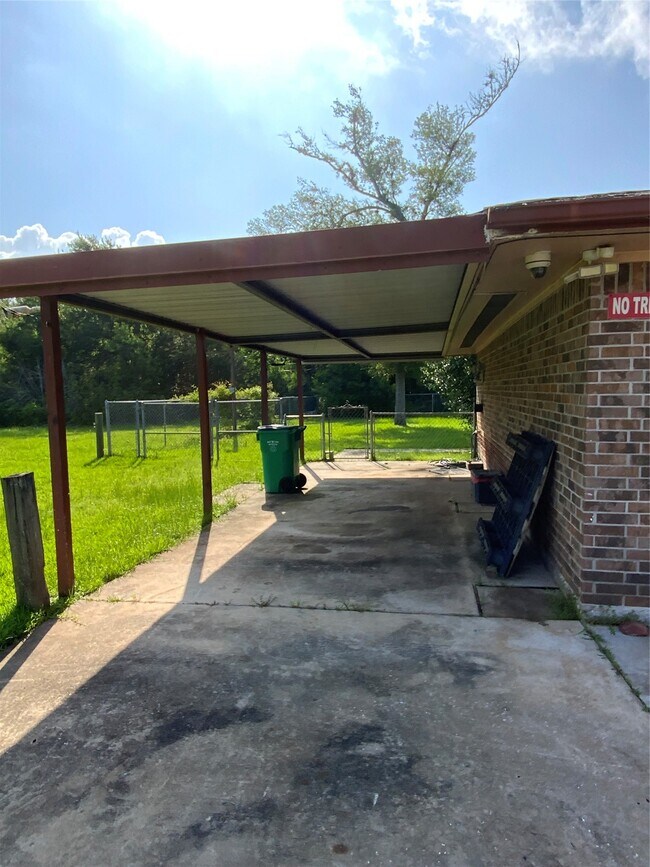 Building Photo - 515 S Burnett Dr