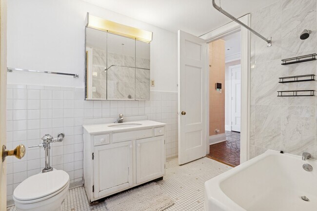 Building Photo - 5300 S Shore Dr