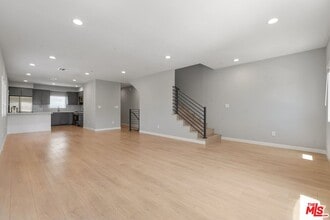 Building Photo - 6119 Fountain Ave