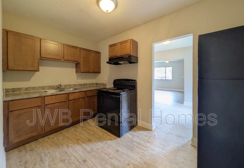 Building Photo - 3055 2nd St Cir
