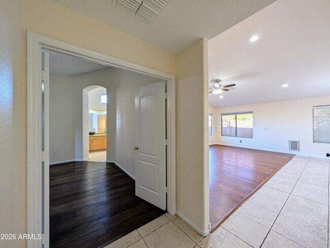 Building Photo - 11134 W Windsor Ave