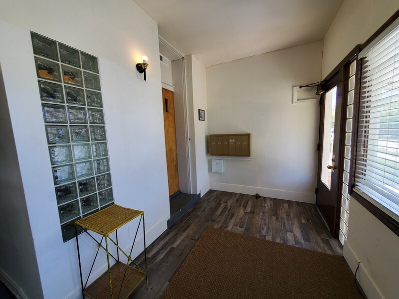 Building Photo - 679 E 2nd Ave