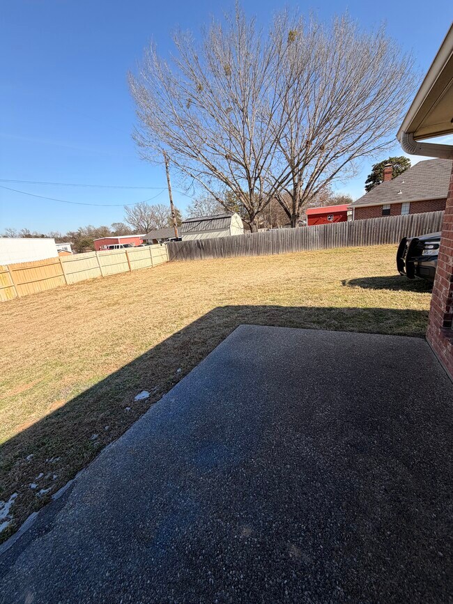 Building Photo - 111 Crestview St