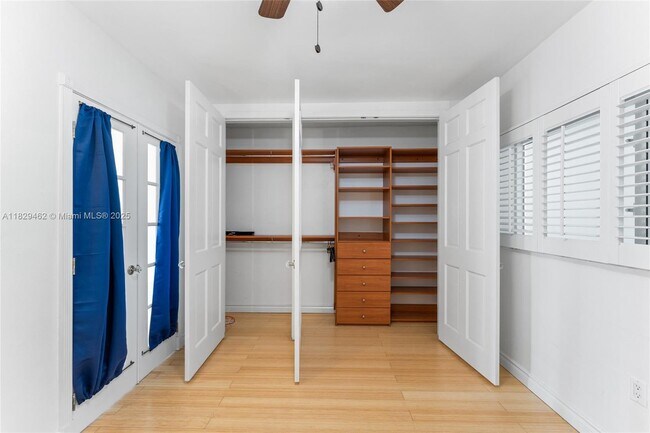 Building Photo - 2539 Bayshore Dr