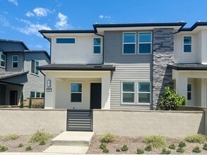 Building Photo - Newly-Buit Home in Great Park