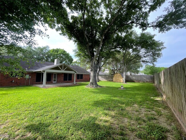 Building Photo - 7110 Pembrough Ln