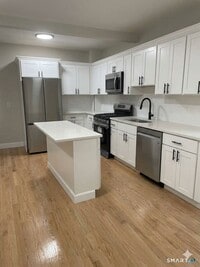 Building Photo - 560 Howard Ave